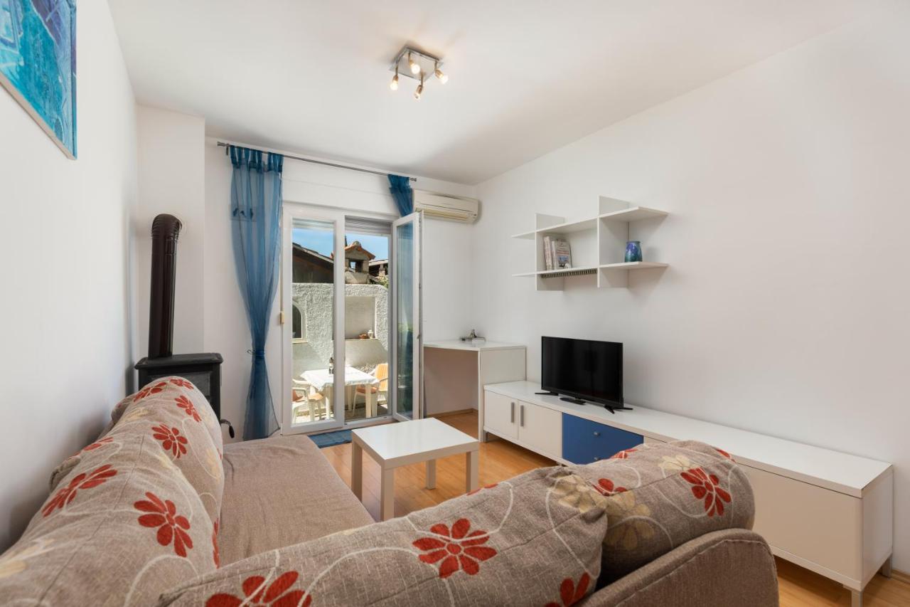 Cozy Fritz With Garage Apartment