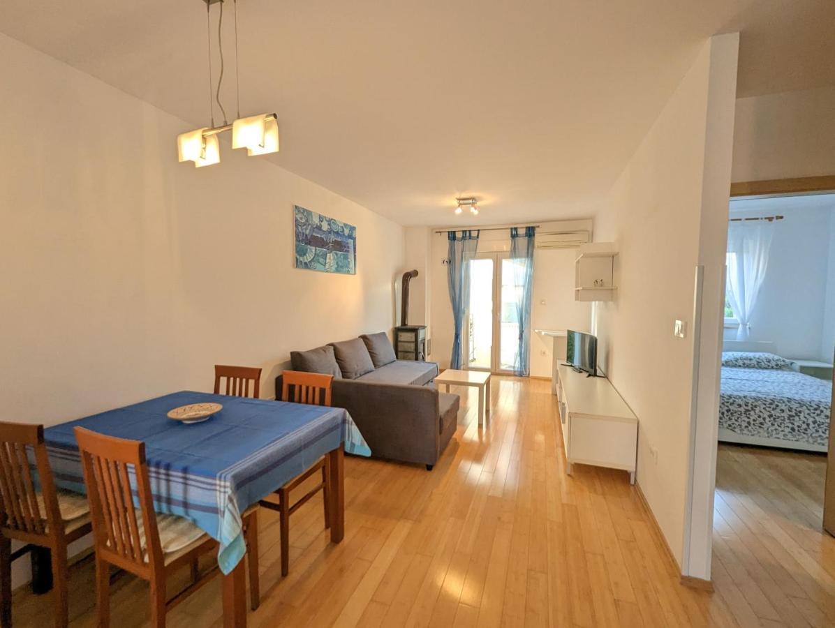 Cozy Fritz With Garage Apartment *