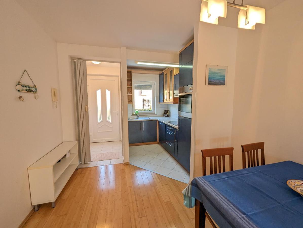 Cozy Fritz With Garage Apartment