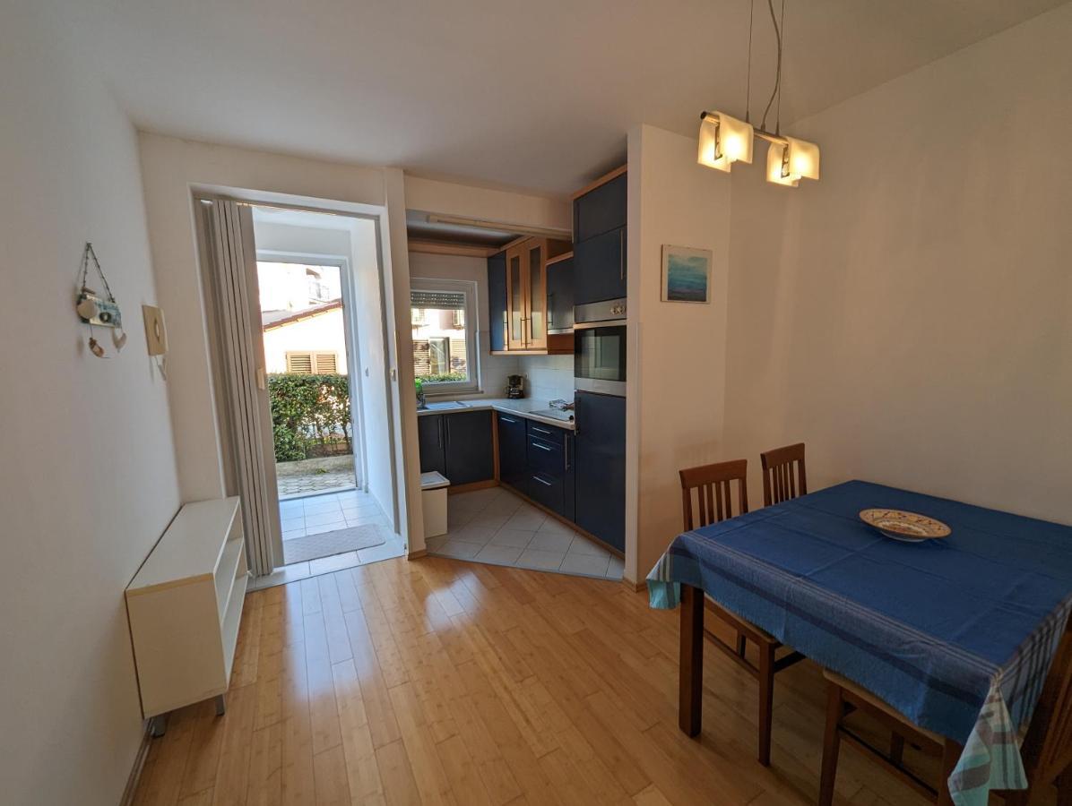 Cozy Fritz With Garage Apartment *